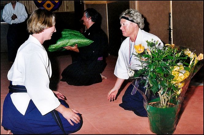 REMISE DE CADEAU AU MAITRE ET SON EPOUSE